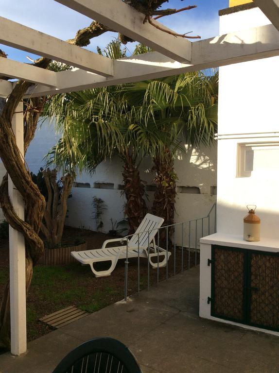 Family House Garden Villa ปอนตาเดลกาดา ภายนอก รูปภาพ